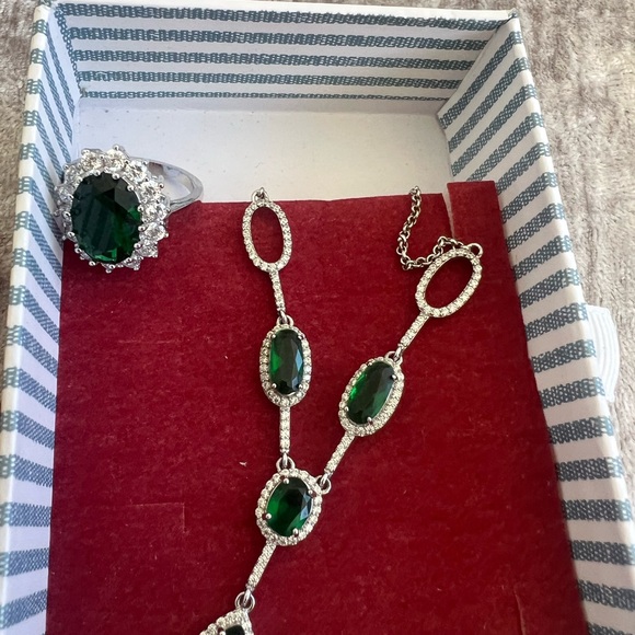 NWT GREEN DEITAL JEWELRY SET - Picture 7 of 7